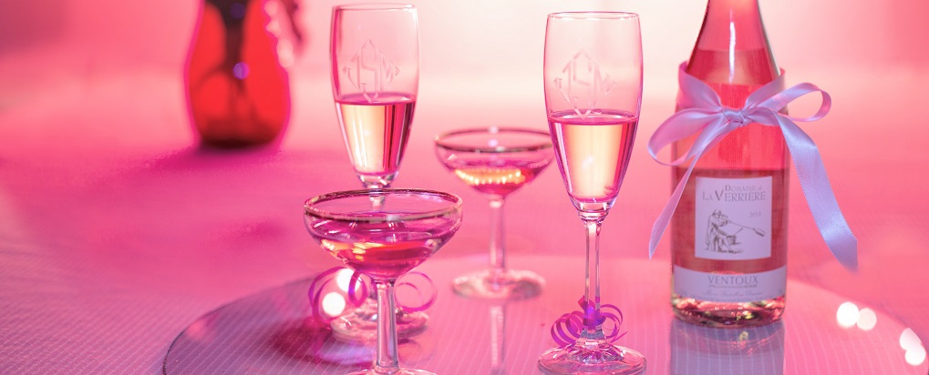 flute et vin Rosé - ambiance rose