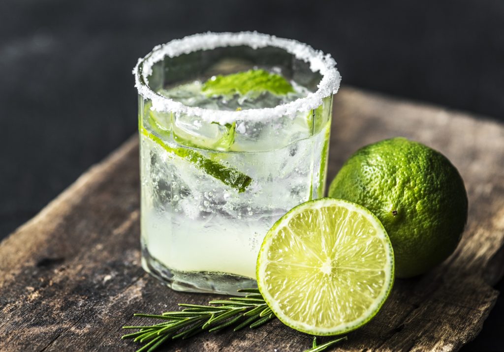 cocktail à base de gin, citron vert et romarin