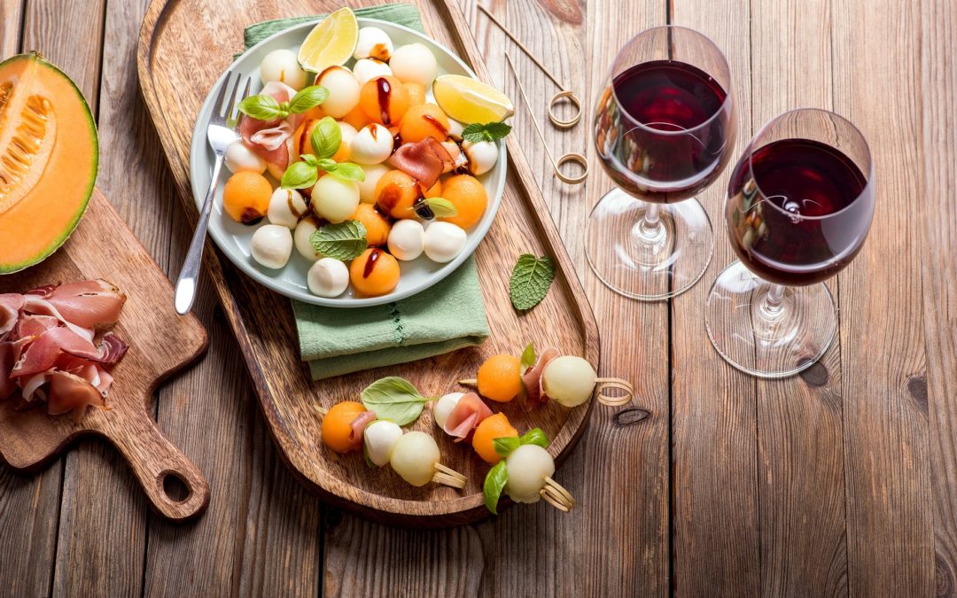 Salades sucrées-salées : que boire avec une pastèque-feta ou un melon-jambon ?